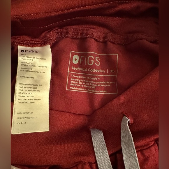 Figs Burgundy Scrub Set - Picture 5 of 6